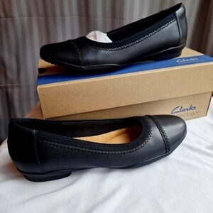 NWT - Clarks Women's Black Flats